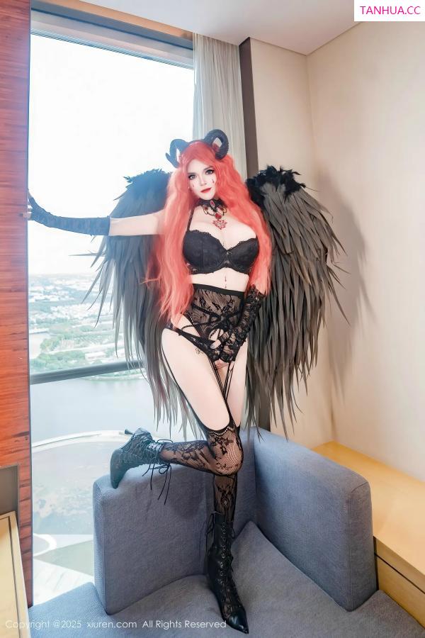 伊丽莎有点白  [XiuRen]高清写真图 2025.11.17 No.10994 伊丽莎有点白 蕾丝情趣内衣第31张图片